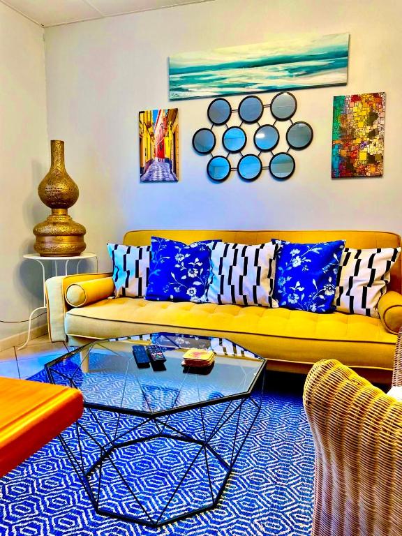 Posedenie v ubytovaní 3 Star 3 bed QUERTINEUX Historic 4 Cathar Châteaux Lastours air conditioned