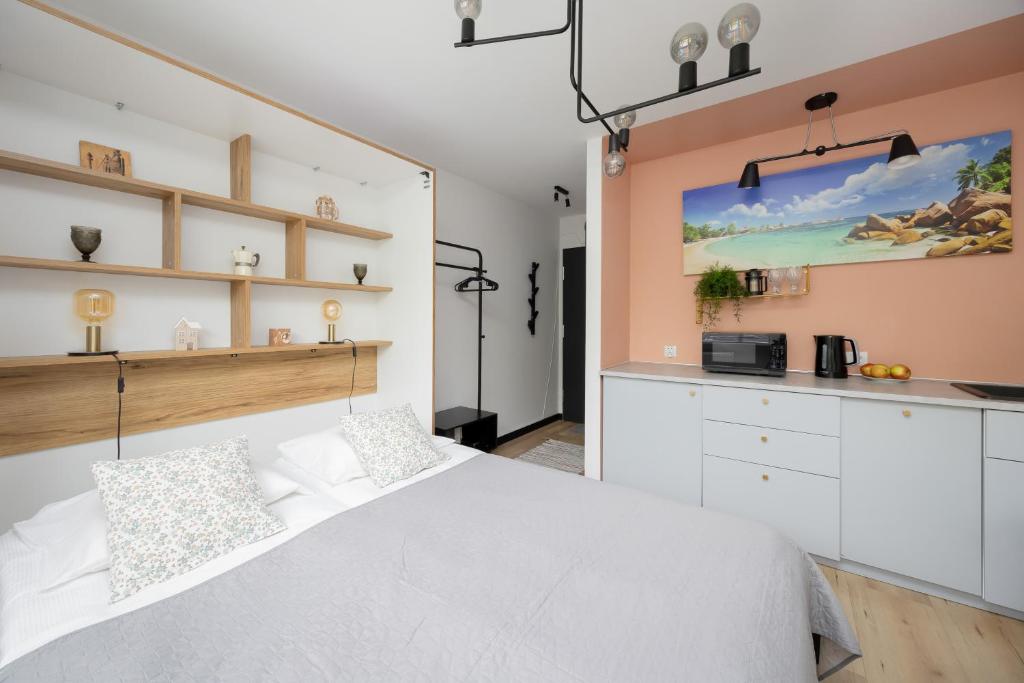 Posteľ alebo postele v izbe v ubytovaní Pet-friendly Studio Apartments Batorego Warsaw by Noclegi Renters