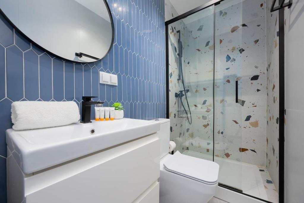 Kúpeľňa v ubytovaní Pet-friendly Studio Apartments Batorego Warsaw by Noclegi Renters