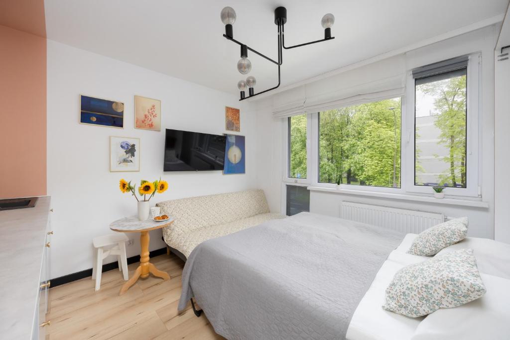 Posteľ alebo postele v izbe v ubytovaní Pet-friendly Studio Apartments Batorego Warsaw by Noclegi Renters