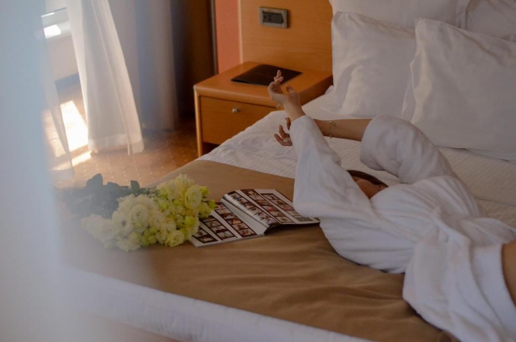 Postel nebo postele na pokoji v ubytování Alexandrovskiy Hotel