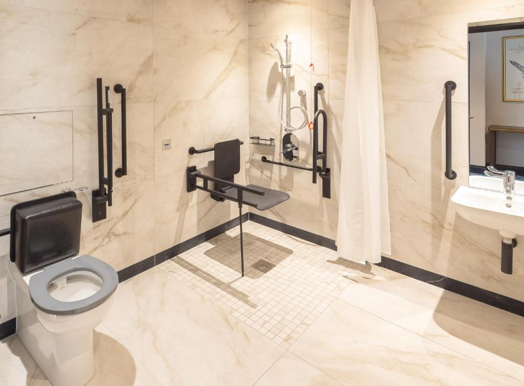 a bathroom with a toilet and a sink at The Mercantile Hotel in Dublin