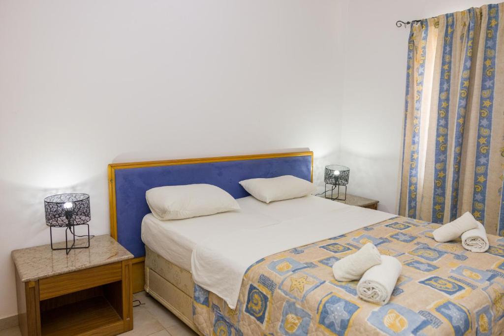 Postel nebo postele na pokoji v ubytování Alecos Hotel Apartments