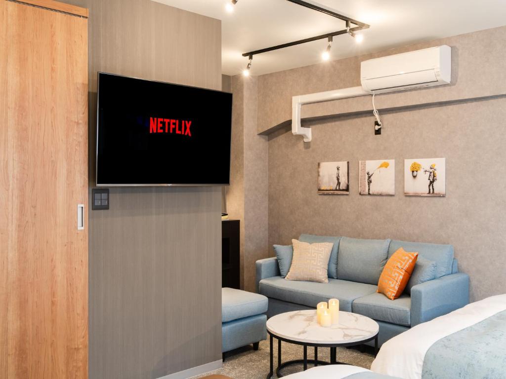 Televiisor ja/või meelelahutuskeskus majutusasutuses Akihabara Sta 13min, Kanda Sta 10min,Ogawamachi 2min,Hotel Prime Inn Kanda,