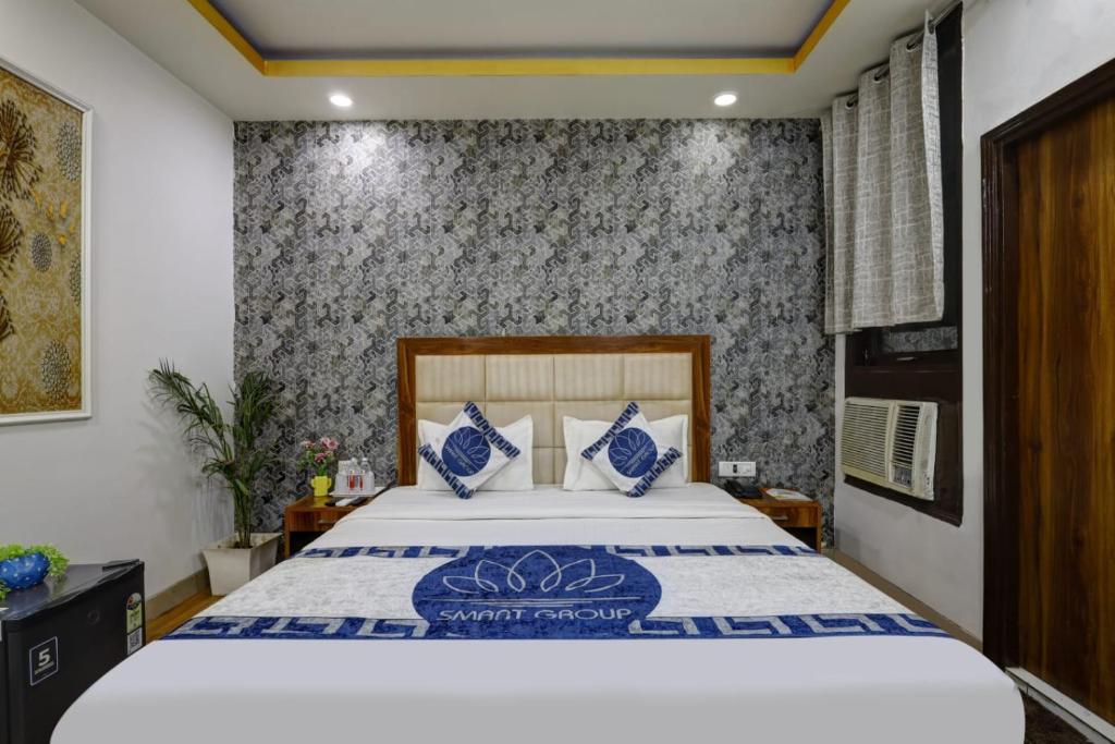 Postel nebo postele na pokoji v ubytování Hotel Armani Deluxe By SMART GROUP