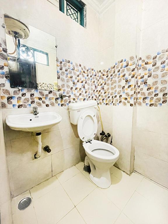 Koupelna v ubytování Saket Suites- Near Max Hospital