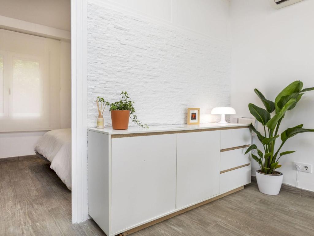 Postel nebo postele na pokoji v ubytování Apartment Garbi Salions by Interhome