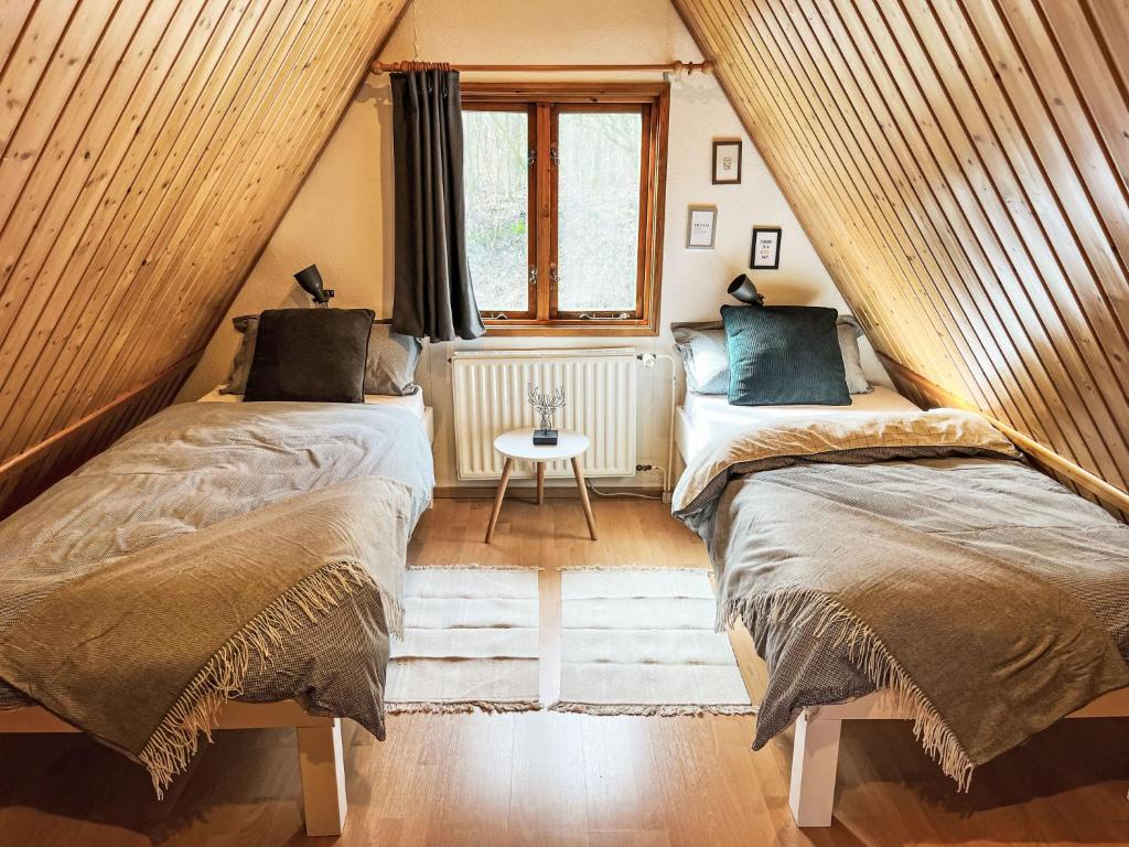 Postel nebo postele na pokoji v ubytování Chalet Waldrauschen by Interhome