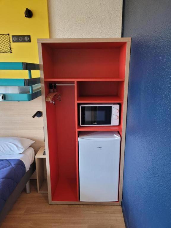 Kuchyň nebo kuchyňský kout v ubytování Premiere Classe Lyon Nord Dardilly