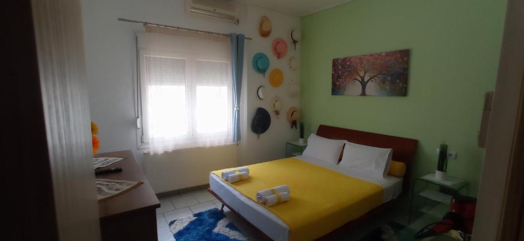 A bed or beds in a room at KIKI APARTMENT
