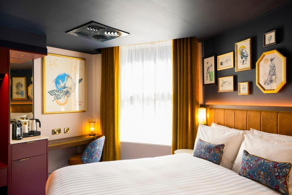 a hotel room with a bed and a window at The Mercantile Hotel in Dublin