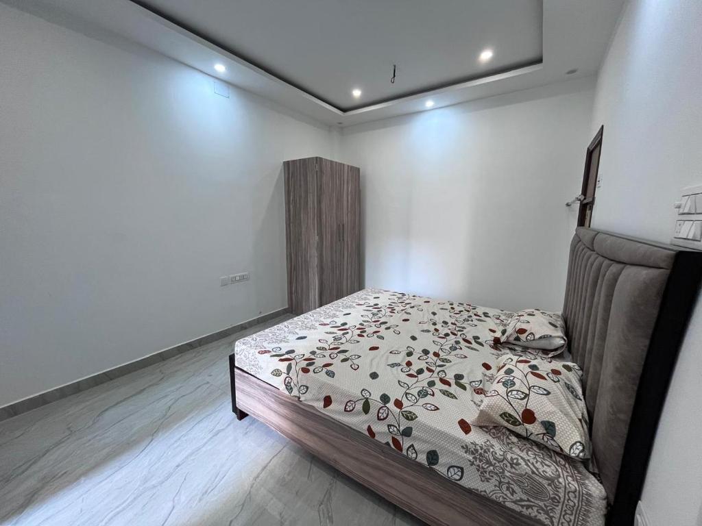 Postel nebo postele na pokoji v ubytování Hridayam Kashi Homestay