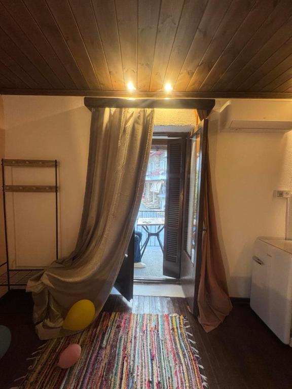Postel nebo postele na pokoji v ubytování Kallisto Traditional Guesthouse