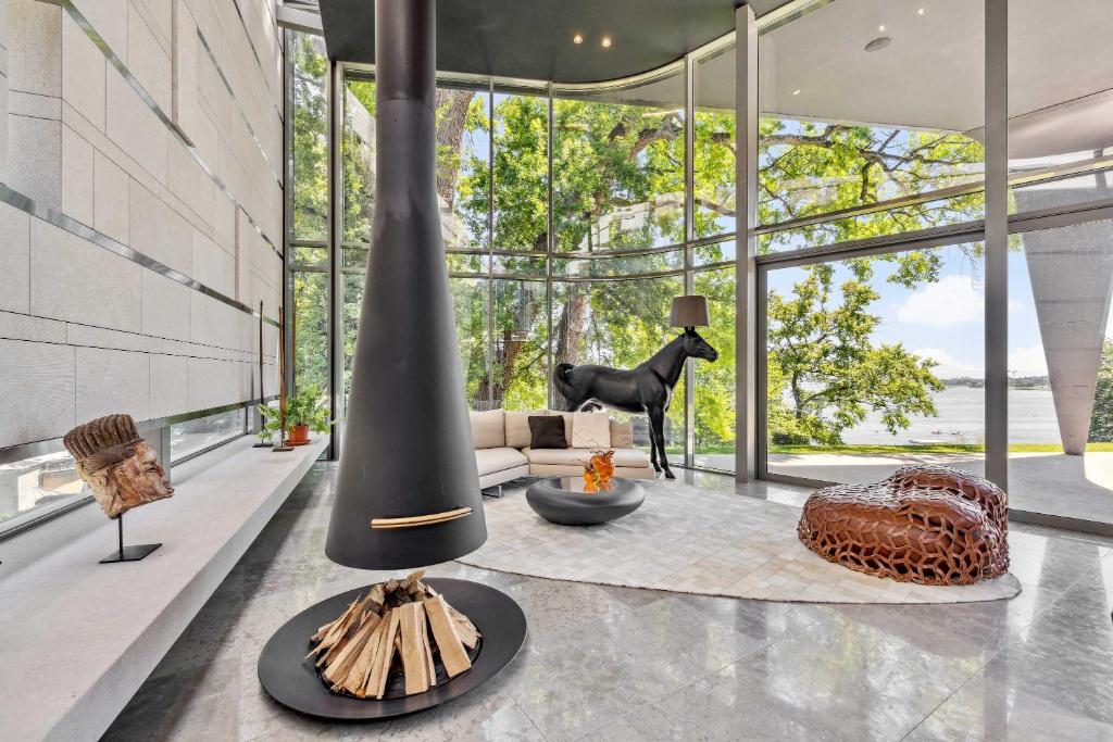 Fotografie z fotogalerie ubytování Villa Les Tourelles A Luxurious Retreat in Geneva by Guestlee v destinaci Bellevue