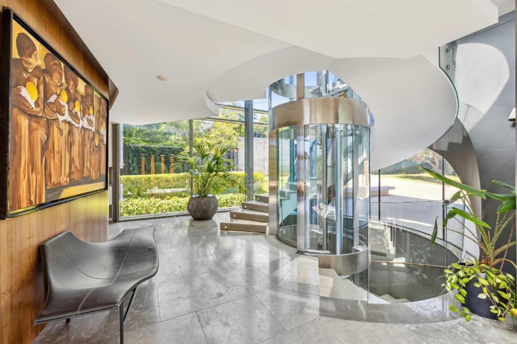 Fotografie z fotogalerie ubytování Villa Les Tourelles A Luxurious Retreat in Geneva by Guestlee v destinaci Bellevue