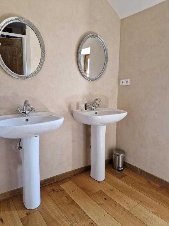 Fotografie z fotogalerie ubytování 2 CHAMBRES DANS MAISON EN PIERRE ATYPIQUe v destinaci Lœuilley