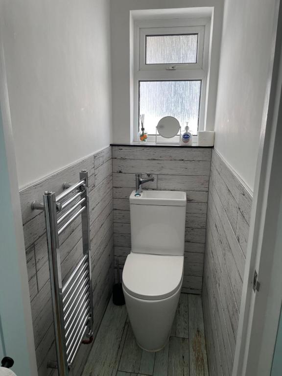 Bathroom sa Pass the Keys Waders