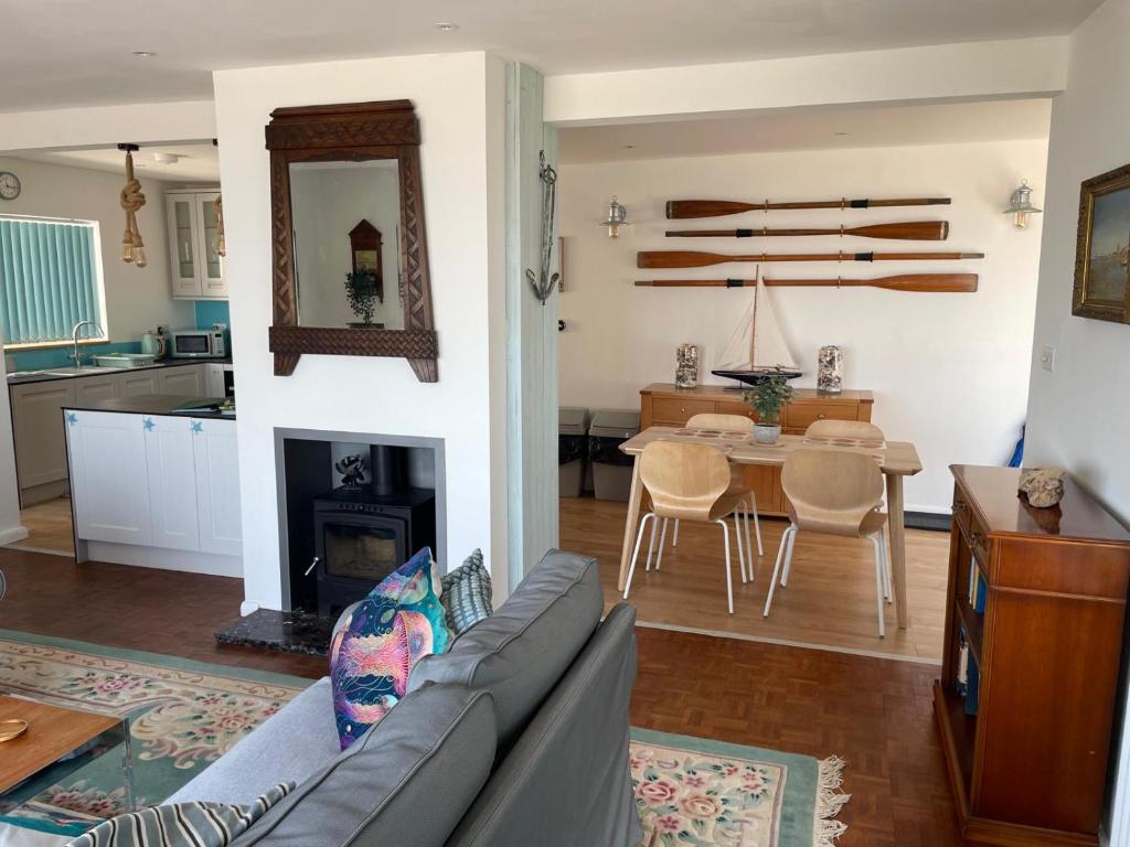 Kitchen o kitchenette sa Pass the Keys Waders
