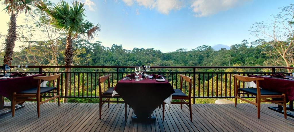Balkón nebo terasa v ubytování Komaneka at Tanggayuda Ubud