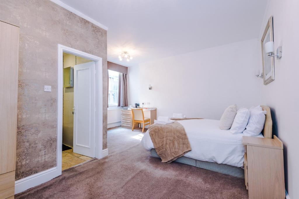 Gallery image of The White Swan Hotel by Richmond & Haven Room 100 in Halifax