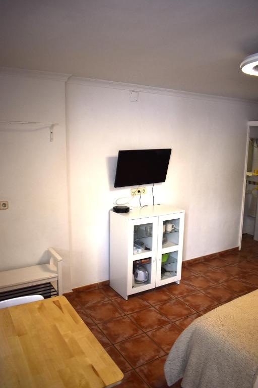 TV a/nebo společenská místnost v ubytování Beachback Studio Airport LPA