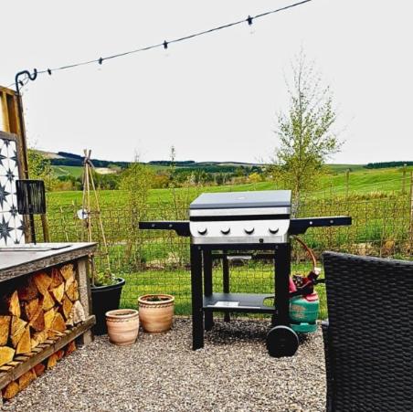 Zahrada ubytování Romantic Rural Lodge - Private Outdoor Kitchen & Cosy Covered Lounge - Perth and Kinross - Hot Tub not included