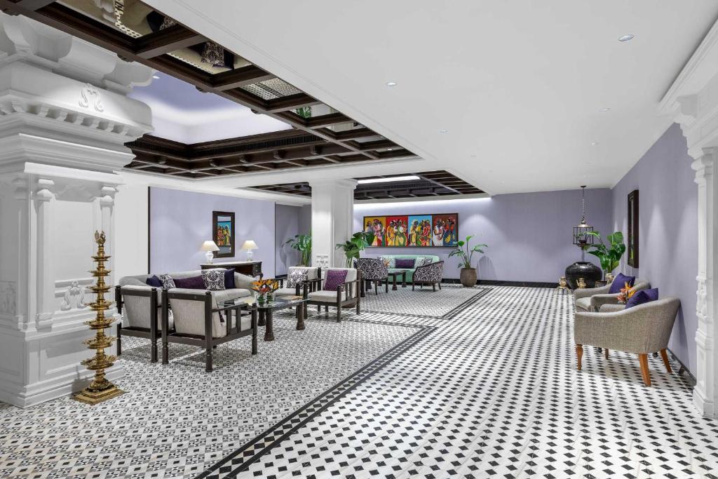 Posezení v ubytování Vivanta Ernakulam, Marine Drive