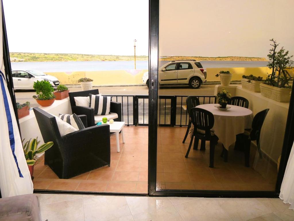 Χώρος καθιστικού στο Welcome Family and Friends Seafront Summer House Panoramic Ocean Views