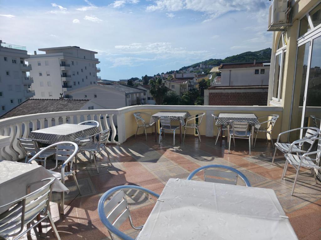 Nespecifikovaný výhled na hory nebo výhled na hory při pohledu z hotelu