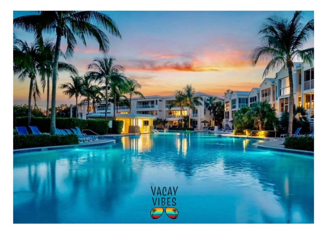 Bazén v ubytování Vacay Vibes-2 Pools, Pickleball, Coffee Bar, 2 Jacuzzis, Food Truck nebo v jeho okolí