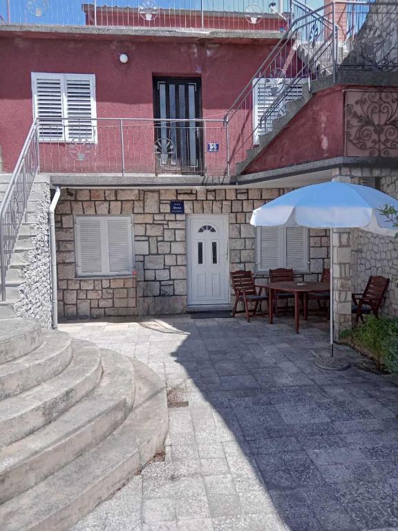 Budova, kde se apartmán nachází