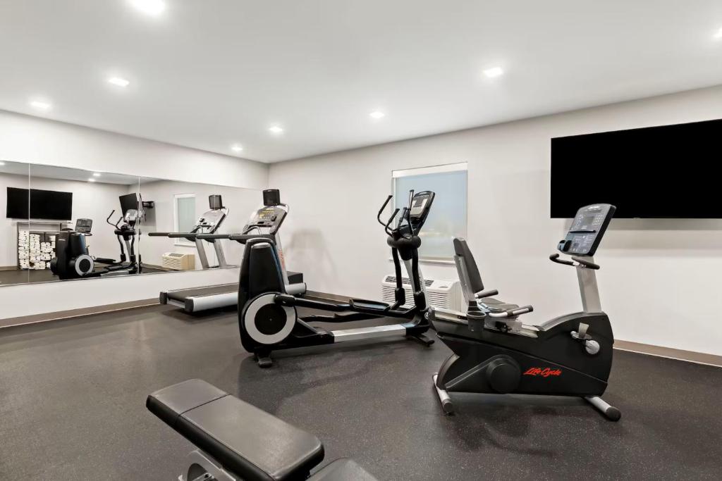 Fitness centrum a/nebo fitness zařízení v ubytování Holiday Inn Express & Suites George - Quincy South by IHG