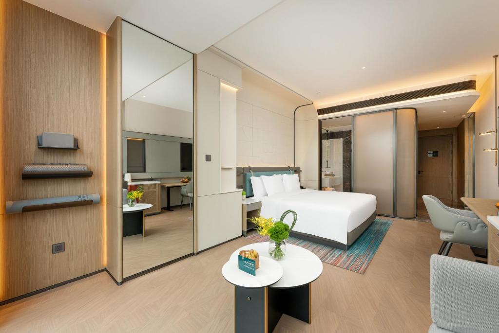 Kuchyň nebo kuchyňský kout v ubytování EVEN Hotel Chengdu High-Tech Zone, an IHG Hotel