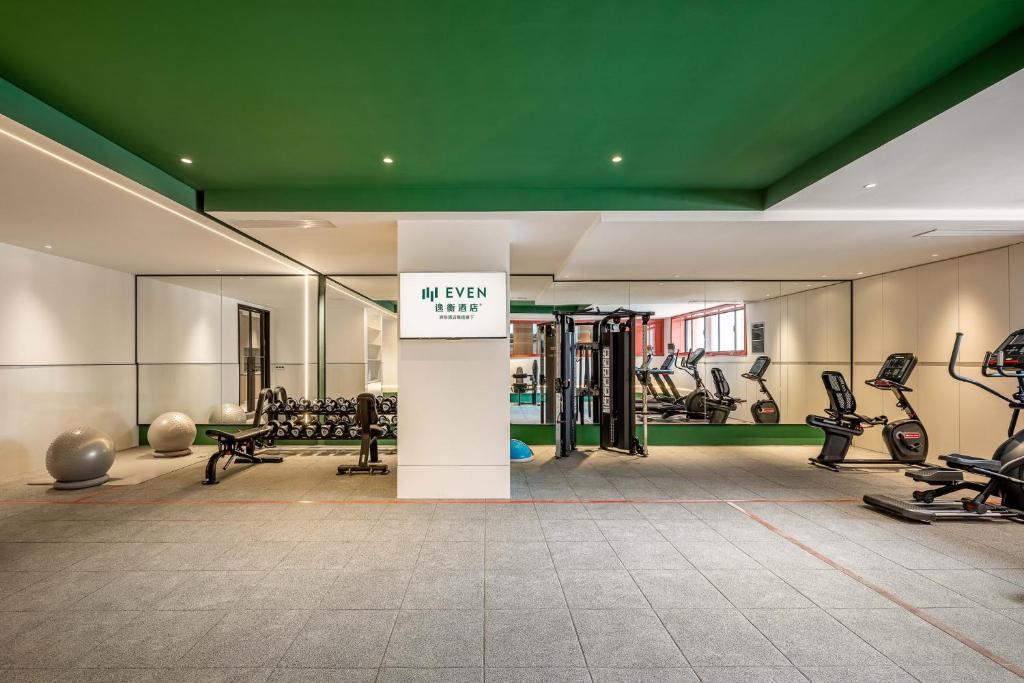 Fitness centrum a/nebo fitness zařízení v ubytování EVEN Hotel Chengdu High-Tech Zone, an IHG Hotel