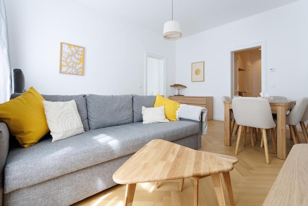 Central Stylish Apartment near Opera
