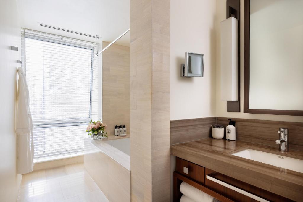 The Langham, New York, Fifth Avenue photo 2