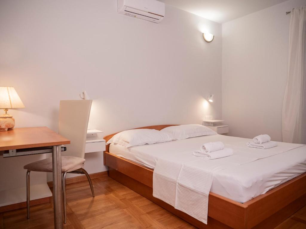 Posteľ alebo postele v izbe v ubytovaní Apartment Jelka- center of Hvar town