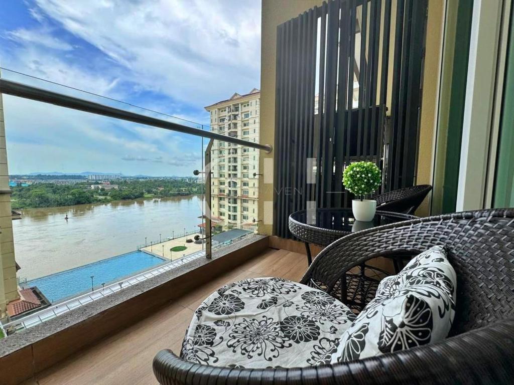 Χώρος καθιστικού στο Kuching Riverine at 5 pax