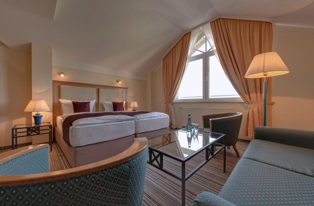 a hotel room with a bed and a table at Hotel Aquamarin in Kühlungsborn