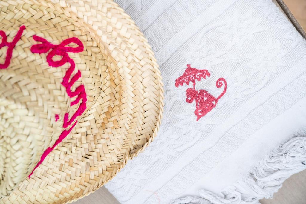 Postel nebo postele na pokoji v ubytování Le Singe Rose