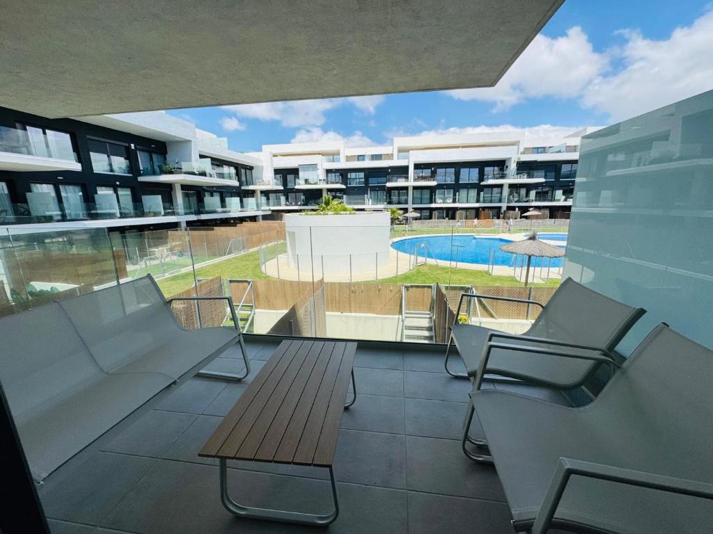 Bazén v ubytování Dúplex con jardín ZAHARA PUEBLO nebo v jeho okolí