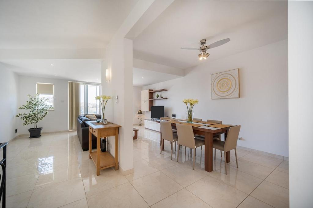 Fotografie z fotogalerie ubytování Seaview Rooftop, 3 bed, 2 bath v destinaci Mellieħa