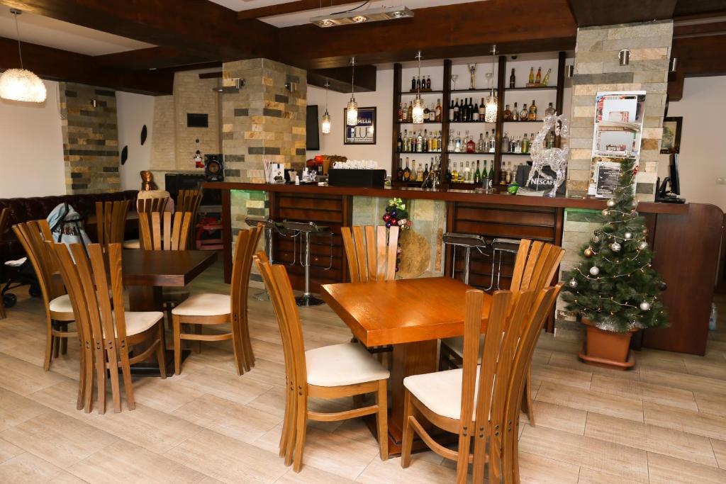 Lounge nebo bar v ubytování Hotel & Restaurant Ida