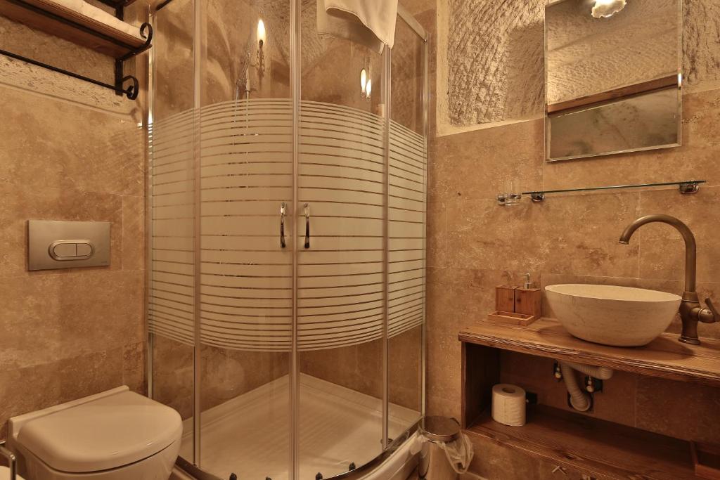 The Owl Cave Hotel - 8