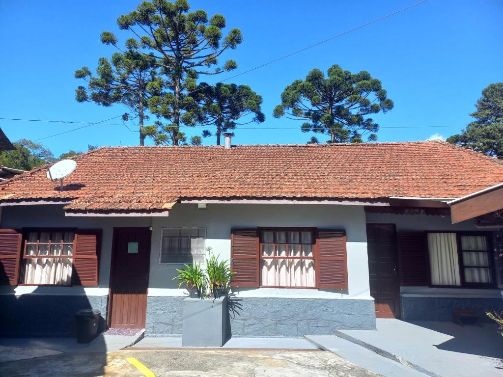 a house with a red roof at Casa Recanto 2 in Campos do Jordão