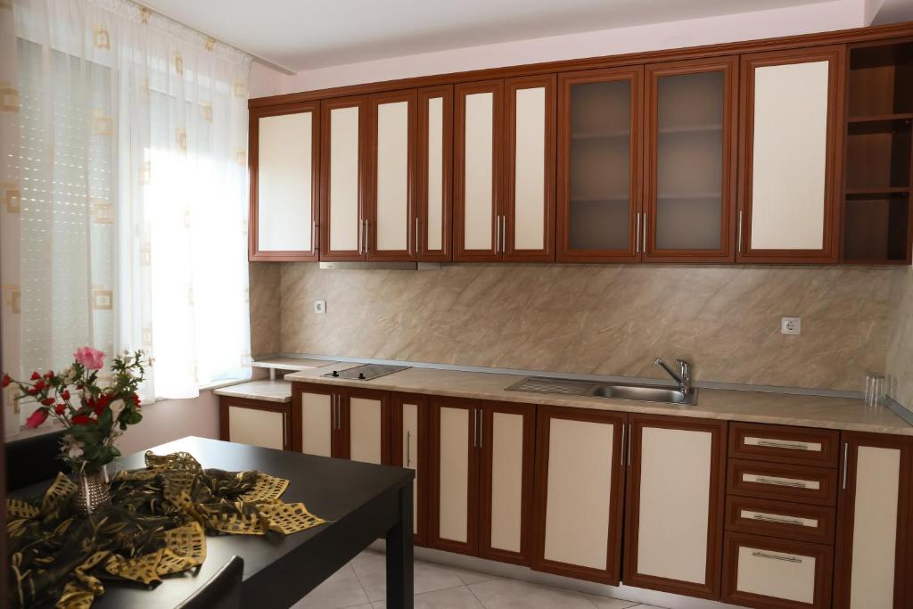 Kuchyň nebo kuchyňský kout v ubytování Hotel & Restaurant Ida