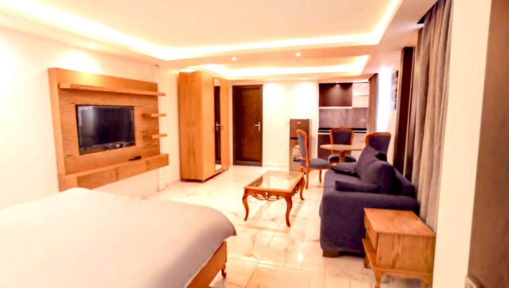 TV a/nebo společenská místnost v ubytování Sama Hamra Hotel