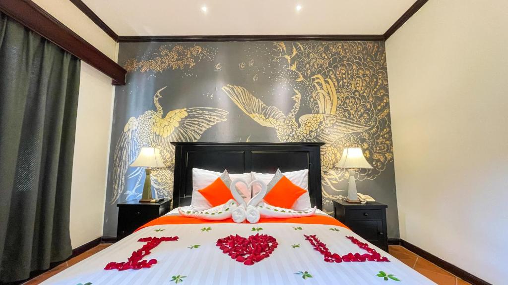 Postel nebo postele na pokoji v ubytování Le Grande Indochine Hotel