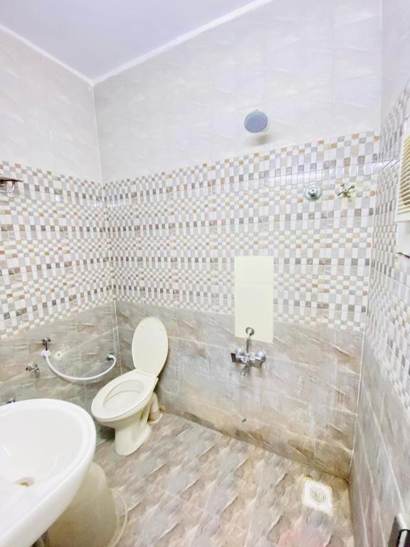 Koupelna v ubytování Hotel Jasmine Paldi Ahmedabad