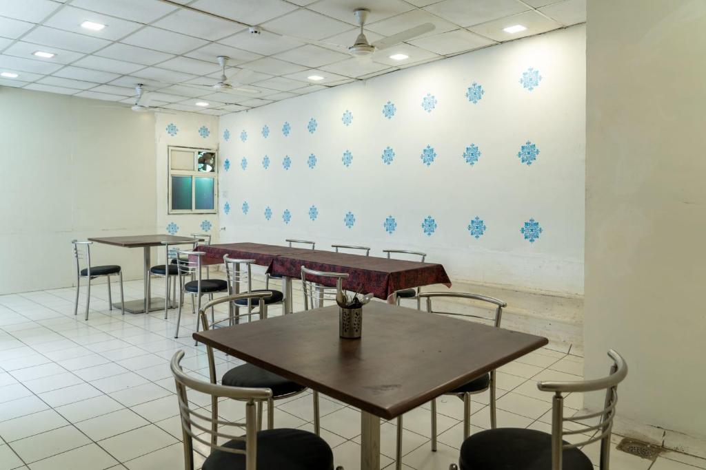 Restaurace v ubytování Hotel Jasmine Paldi Ahmedabad
